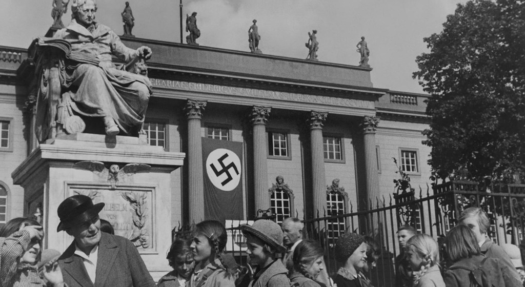 building and people in Nazi Germany