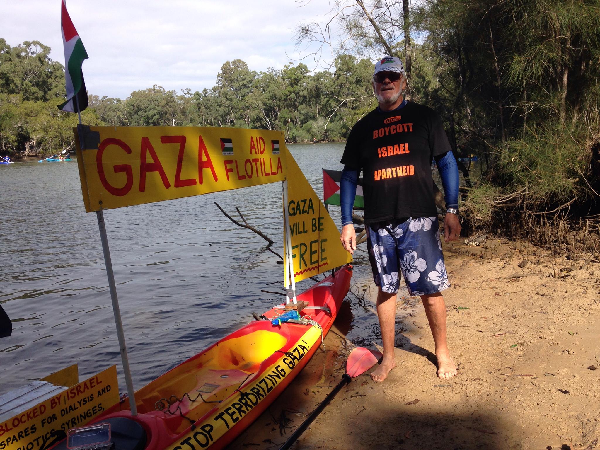 Gareth Smith in pro gaza shirt next to pro gaza signs