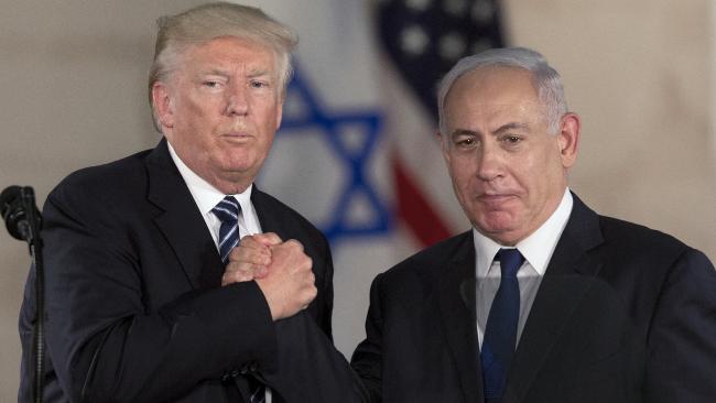 Trump and Bibi shaking hands gruffly in Israel