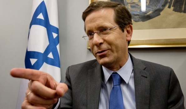 Isaac Herzog talking and pointing his finger