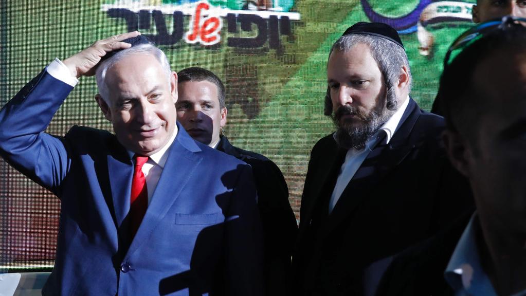 Netanyahu walking with the mayor of a settlement