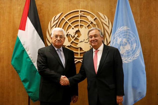 abbas shaking hands with someone at the UN