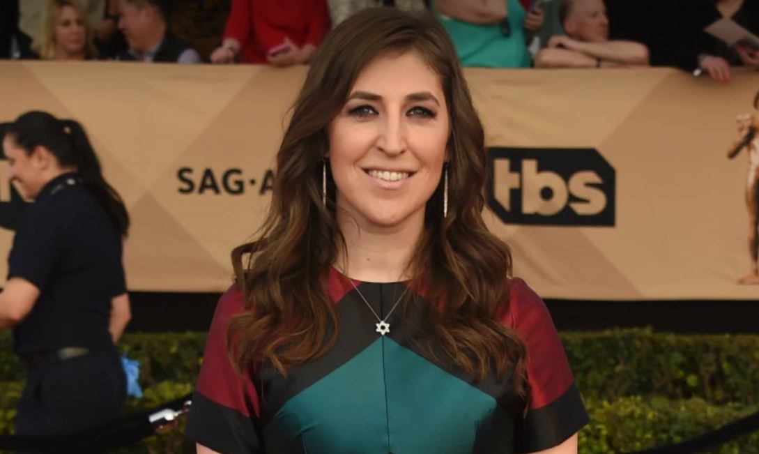 mayim posing outside an event