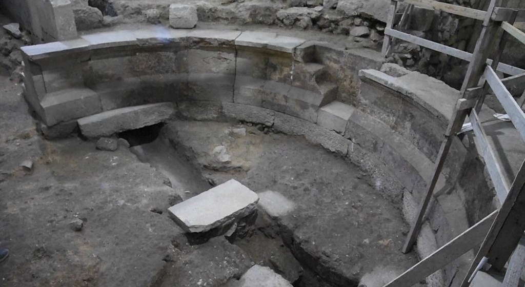 Roman auditorium unearthed in Jerusalem
