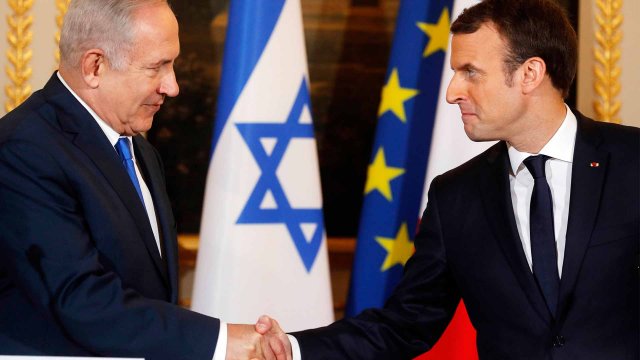 a very acrimonious handshake between the leaders, netanyahu and macron