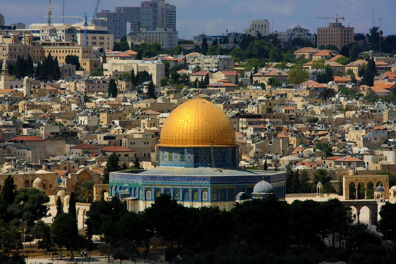 Dome of the Rock in daylight with Jerusalem in the background