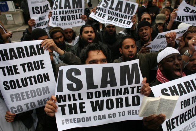 protesters holding pro-islam signs